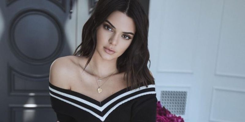 Кендалл Дженнер з'явилася голою на обкладинці глянцю