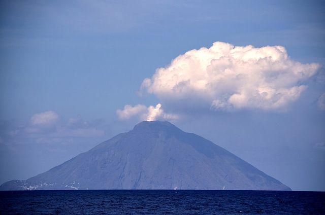 Як виглядають коралові ліси в підводних вулканах Сицилії - фото 262452