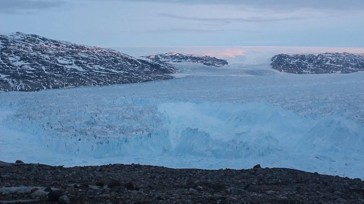 Від Гренландії відколовся шматок льодовика: відеофакт - фото 1