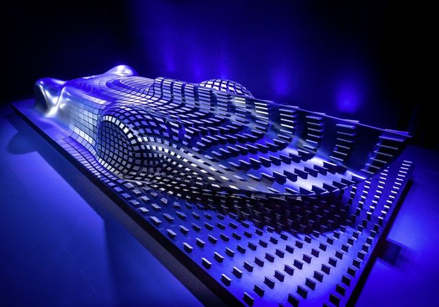 Скульптура Mercedes-Benz розповість про електричний суперкар - фото 260687