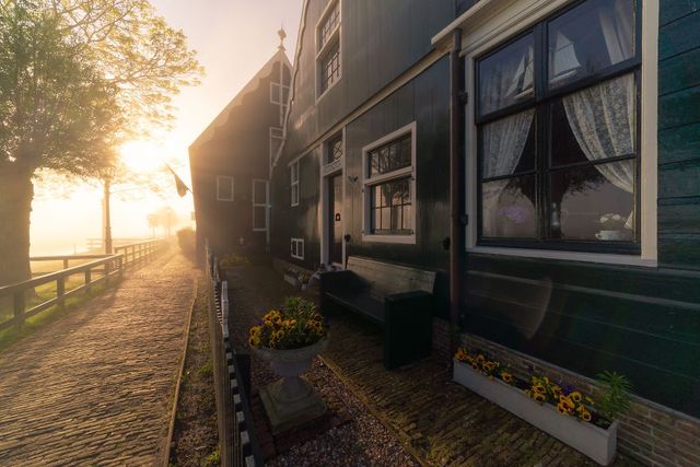 Фотограф показав вітряки крізь туман у Голландії - фото 265894