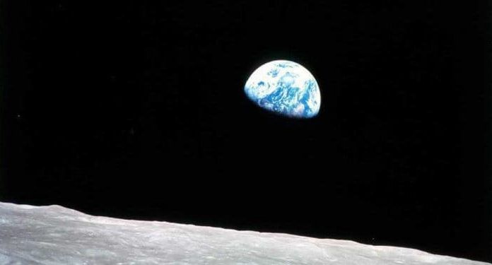 З якою швидкістю розширюється Всесвіт