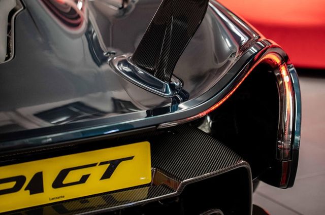 Британці удосконалили гіперкар від McLaren - фото 262512