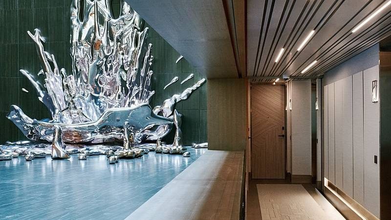 У Мадриді з'явився водоспад з рідкого металу