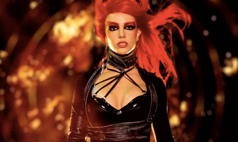 Кумедний пес заспівав "Toxic" Брітні Спірс: відеофакт