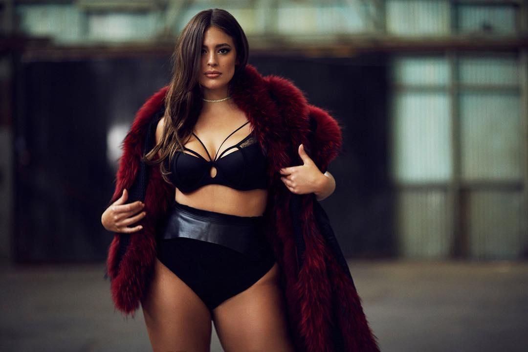 Найвідоміша plus-size модель світу знялася топлес