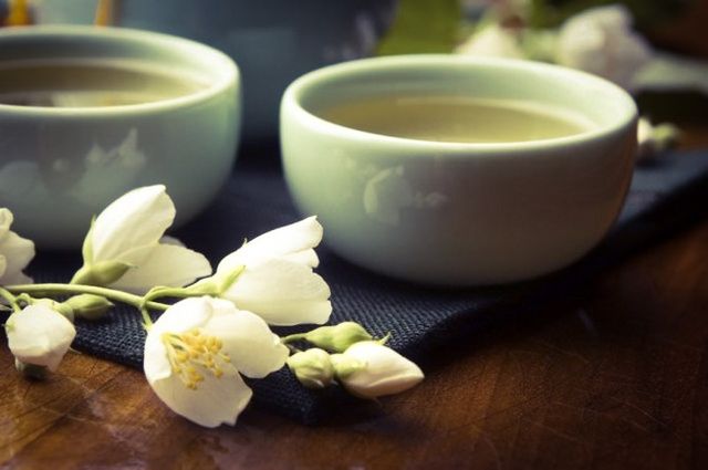 Чай з жасмином допомагає очистити організм від токсинів- фото 268255