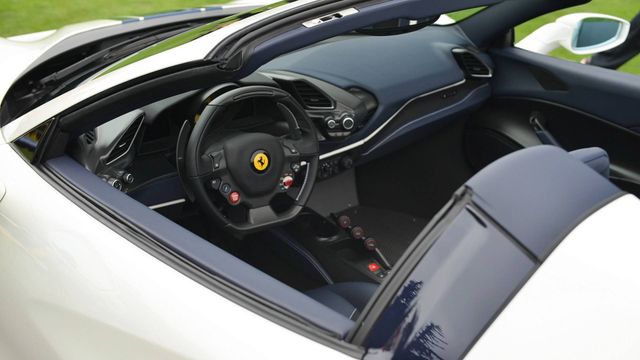 Ferrari 488 Pista Spider дебютував у США - фото 272480