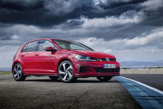 За шість місяців цього року свого покупця знайшли 257 550 VW Golf- фото 267313