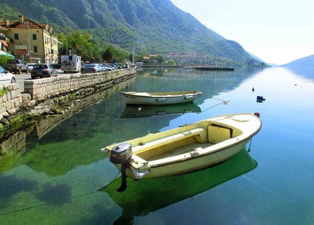 Глибина в затоці вже майже біля самого берега досягає 35 метрів - фото 272892