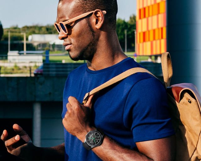 Працює годинник на базі ОС Tizen - фото 269274