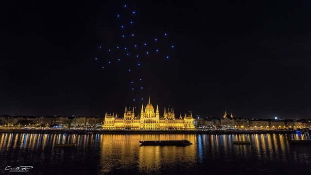 Феєрверки над парламентом Угорщини - фото 271708