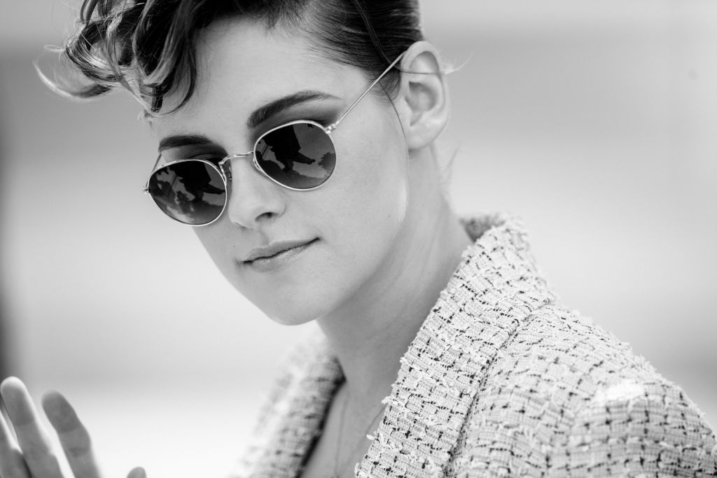 Крістен Стюарт перецілувала всіх: дивіться новий кліп гурту Interpol