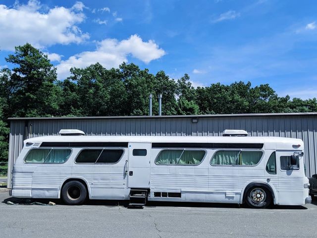 Раритетний автобус GMC 1966 у новому житті - фото 267113