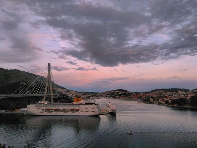 Через розбіжності між представниками різних політичних груп, міст отримав дві назви - фото 270460