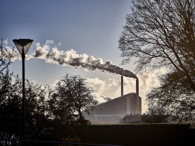 На даху електростанції в Копенгагені відкриють лижну трасу - фото 268755