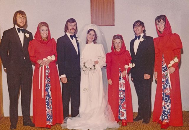 Ці сукні подруг нареченої колись були у тренді - фото 267816