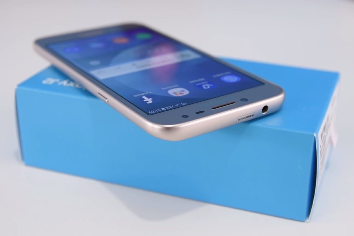 Перший Samsung на Android Go позбувся найочікуванішої "фішки"