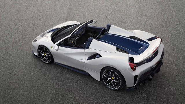 Ferrari 488 Pista Spider дебютував у США - фото 272490