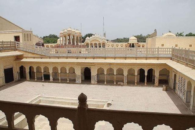 Дивовижний палац, в якому майже 1000 вікон- фото 269525