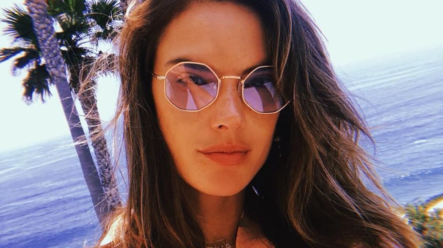 За добу пікантний кадр Алессандри Амбросіо зібрав 172 тис. лайків - фото 1