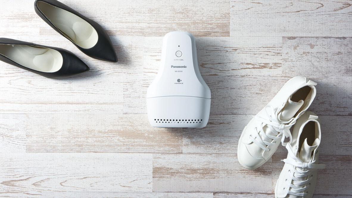 Panasonic розробила пристрій для усунення запахів від взуття