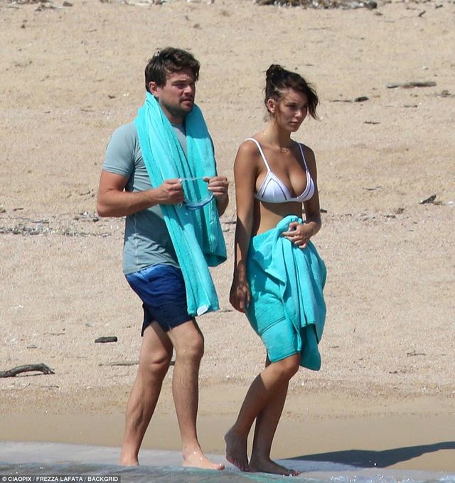 Голлівудський актор Леонардо Ді Капріо відпочиває зі своєю розкішною подругою- фото 269435