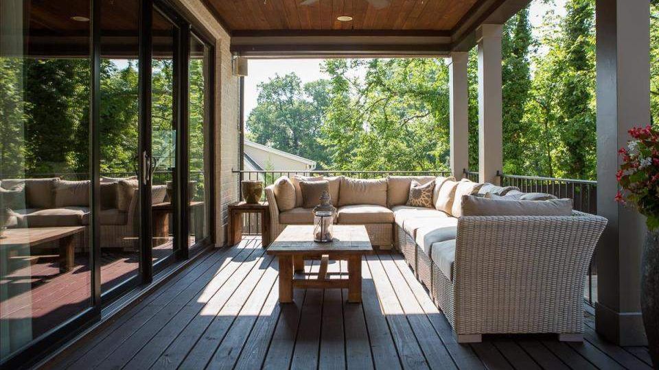 На території особняка є басейн, спортзал, дитячий майданчик - фото 1