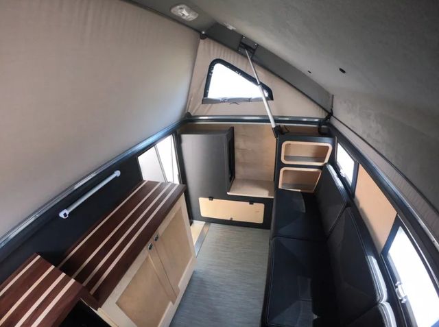 Jeep Wrangler перпетворили у будинок на колесах - фото 268845