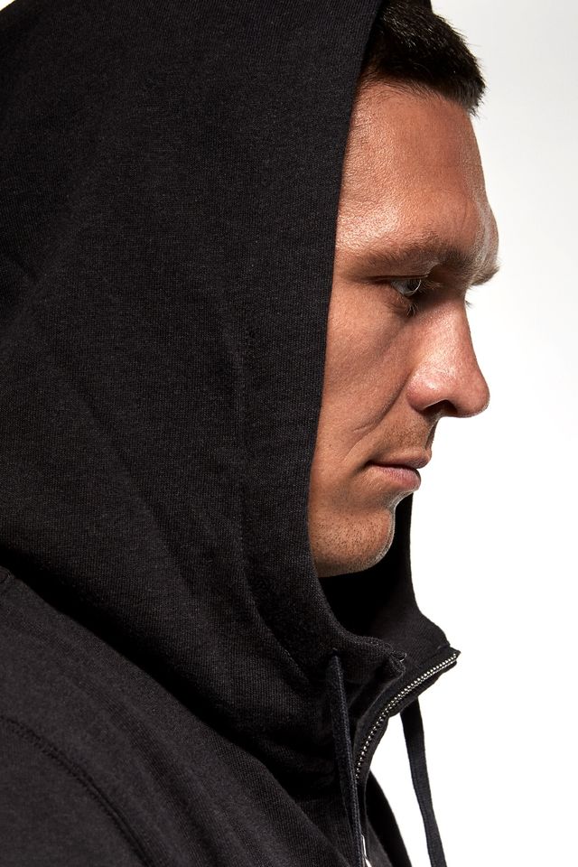 Олександр Усик у брутальній фотосесії - фото 272096