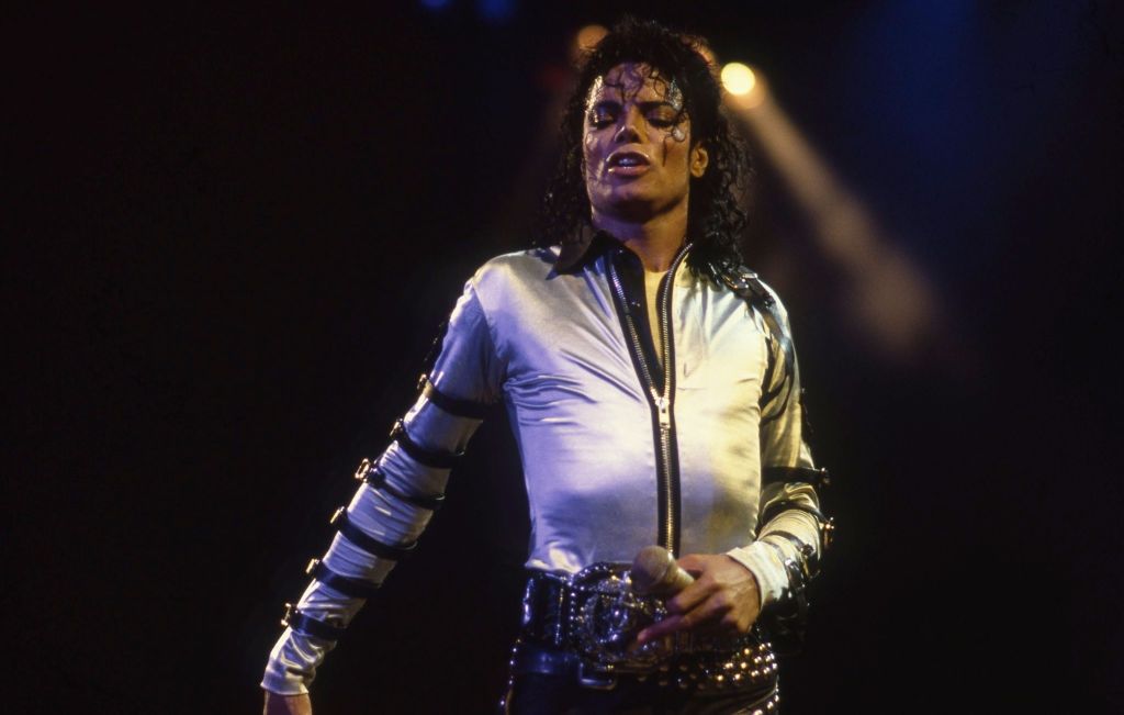 Boss відтворили білосніжний костюм Майкла Джексона з обкладинки Thriller