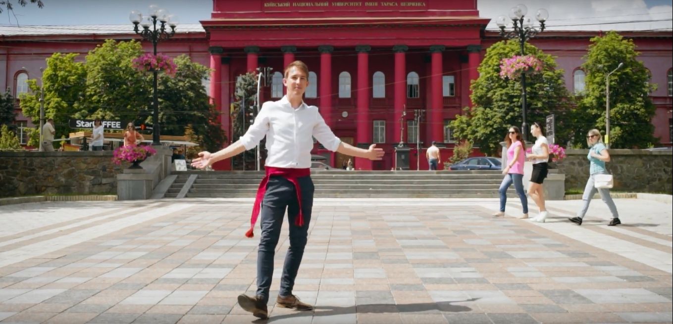 Британськ і дипломати привітали українців танцями - фото 1