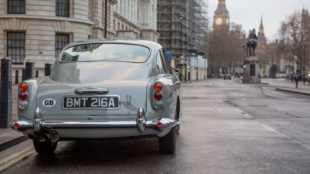 Aston Martin випустить 25 'шпигунських' DB5 - фото 271195