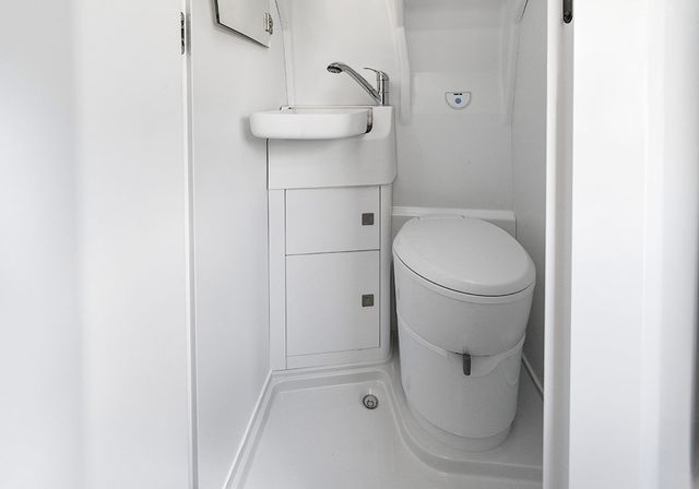 Volkswagen представив двоповерховий будинок на колесах - фото 268593