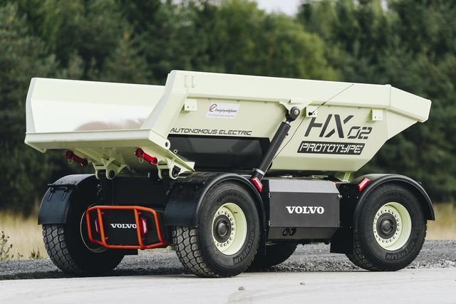 Volvo почала випробування безпілотних самоскидів - фото 273367