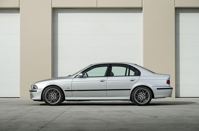 16-річний BMW M5 піде з молотка - фото 270884