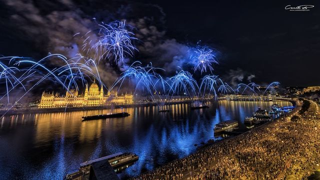 Феєрверки над парламентом Угорщини - фото 271714