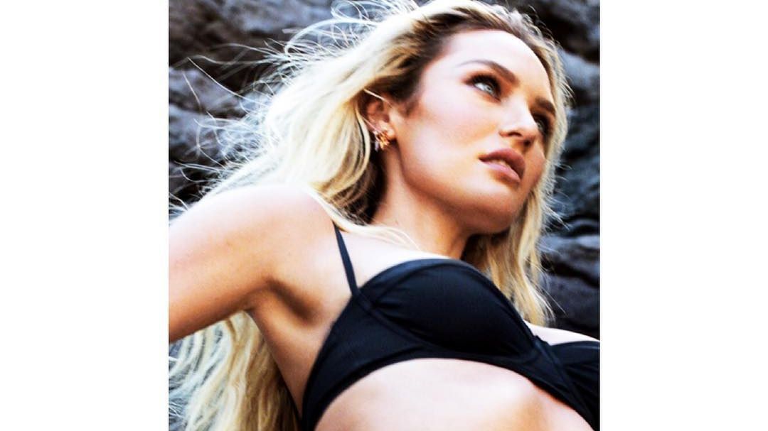 Ангел Victoria's Secret показала, як годує сина