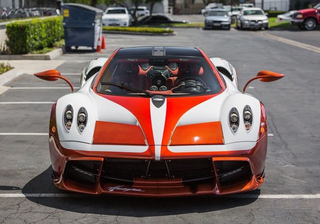 Майже новий Pagani Huayra виставили на продаж - фото 268530