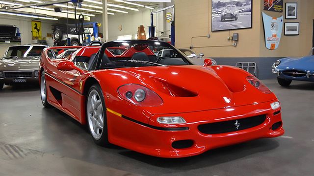 Перший екземпляр Ferrari F50 виставили на продаж - фото 267596
