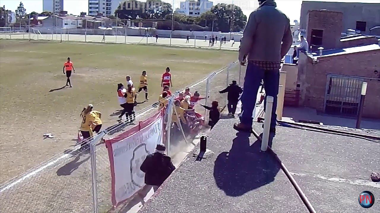 У матчі жіночих футбольних команд сталася масова бійка