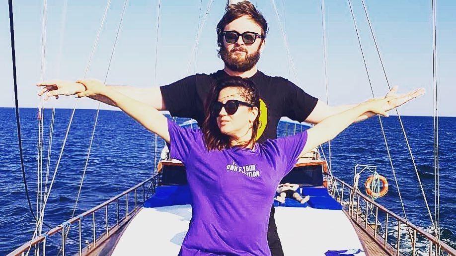 DZIDZIO та Оля Цибульська повторили кадр з Титаніка: кумедні фото