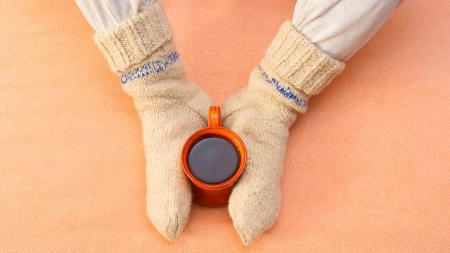 Чому у деяких людей постійно холодні ноги