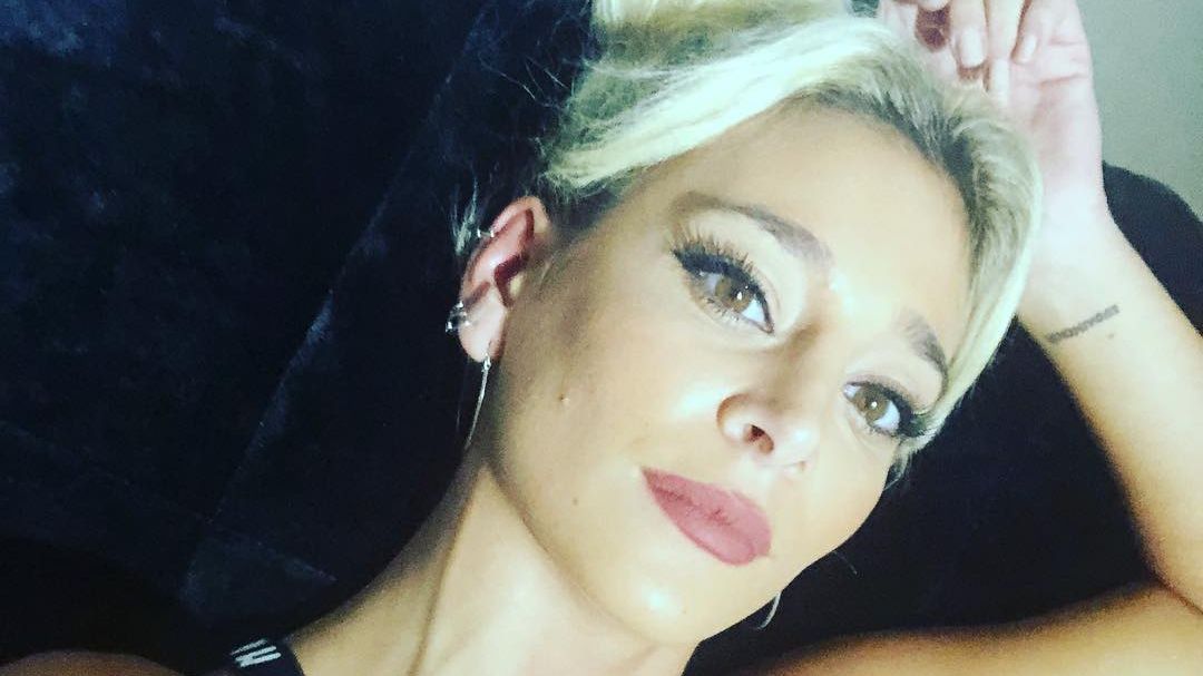 Мексиканська ведуча прогнозу погоди похизувалася пишними формами в бікіні