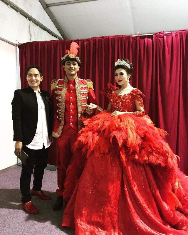 Дівчина здивувала весь світ своєю весільною сукнею- фото 273141