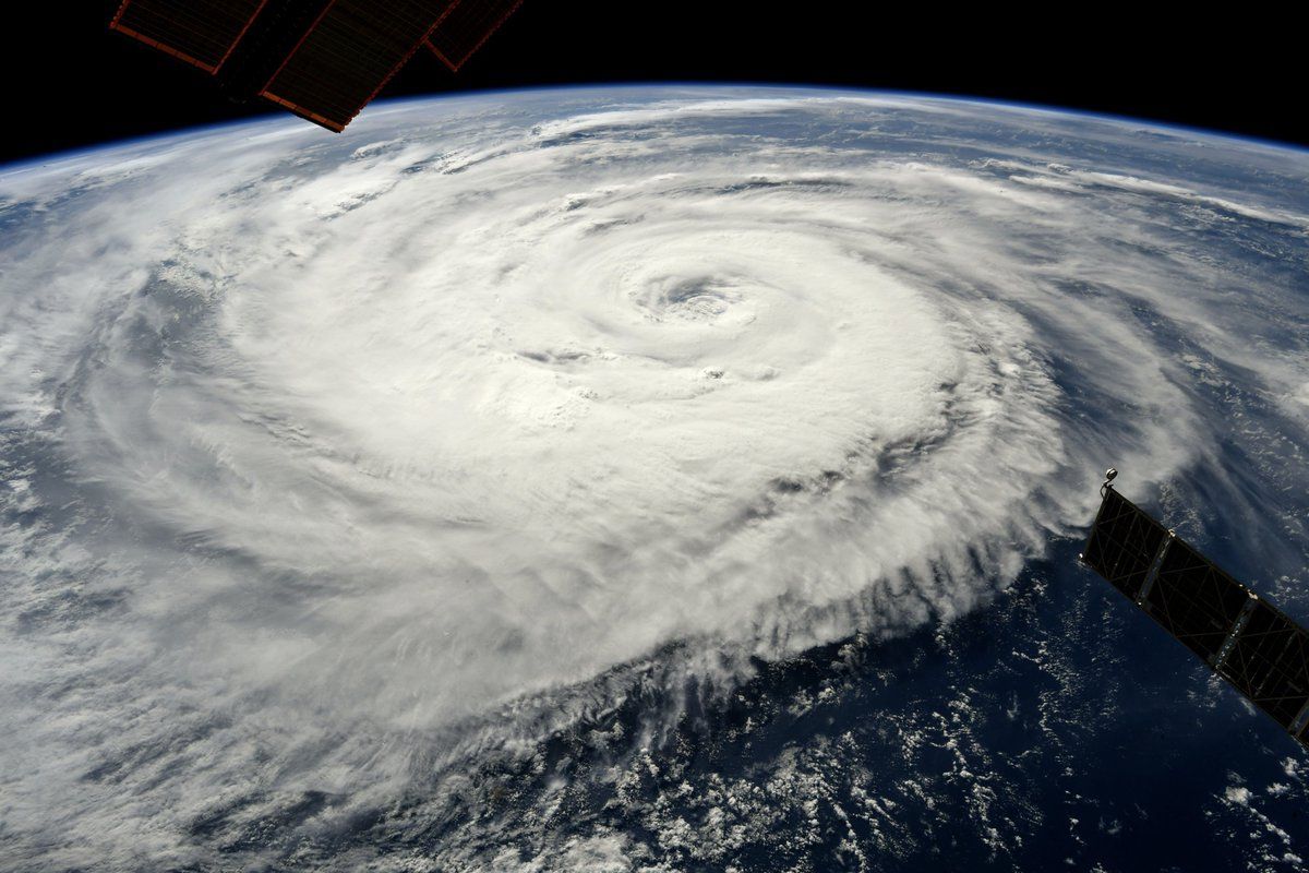 Тайфун над Японією показали з космосу: фотофакт