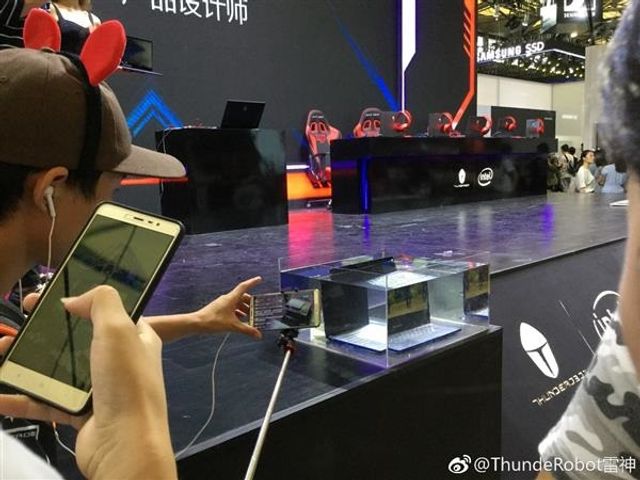 Презентовано перший в світі повністю водонепроникний ноутбук- фото 268265