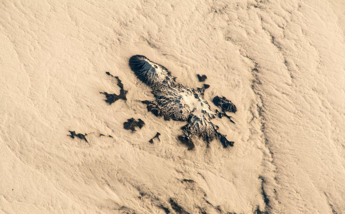 Вулкани на Курильських островах з космосу: вражаючі фото