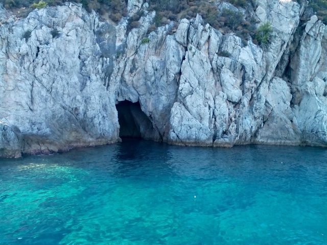 Печера пов'язана з ім'ям німфи, яку звали Літо - фото 269793