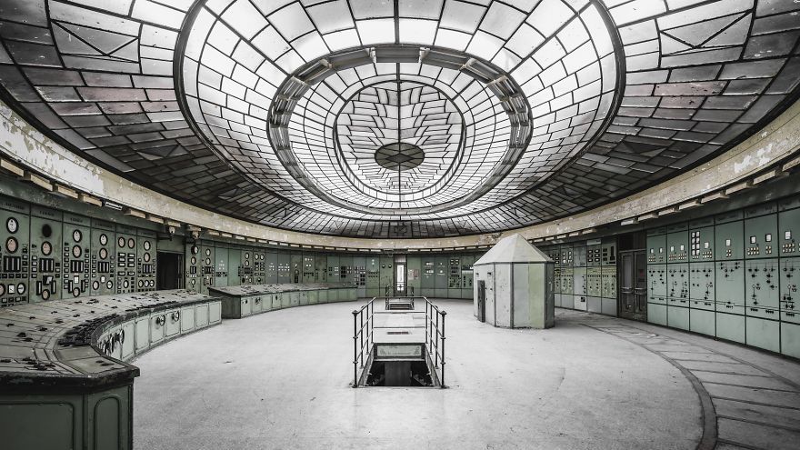 Мандрівник показав закинуті місця світу - фото 1